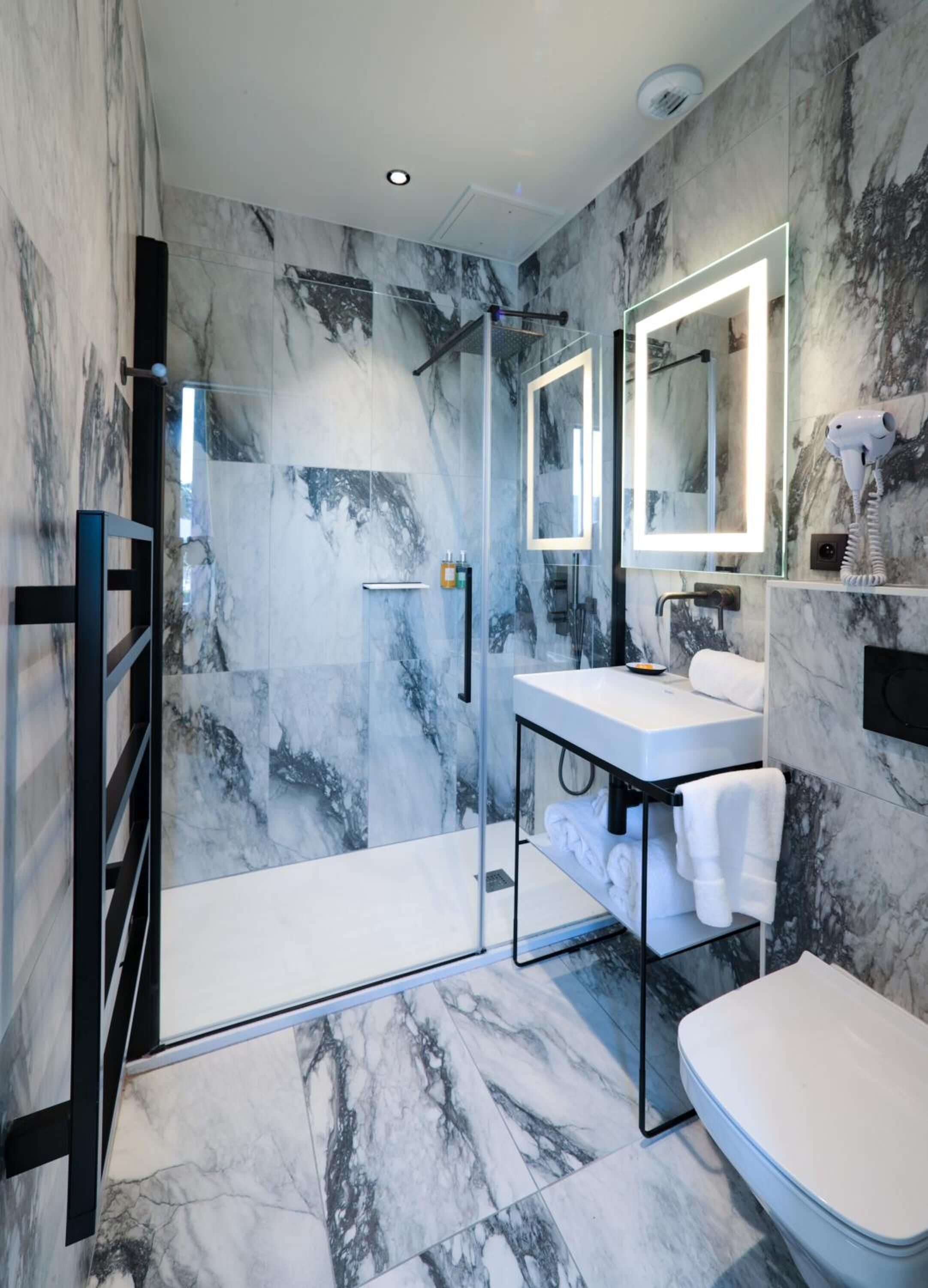 Shower, towels