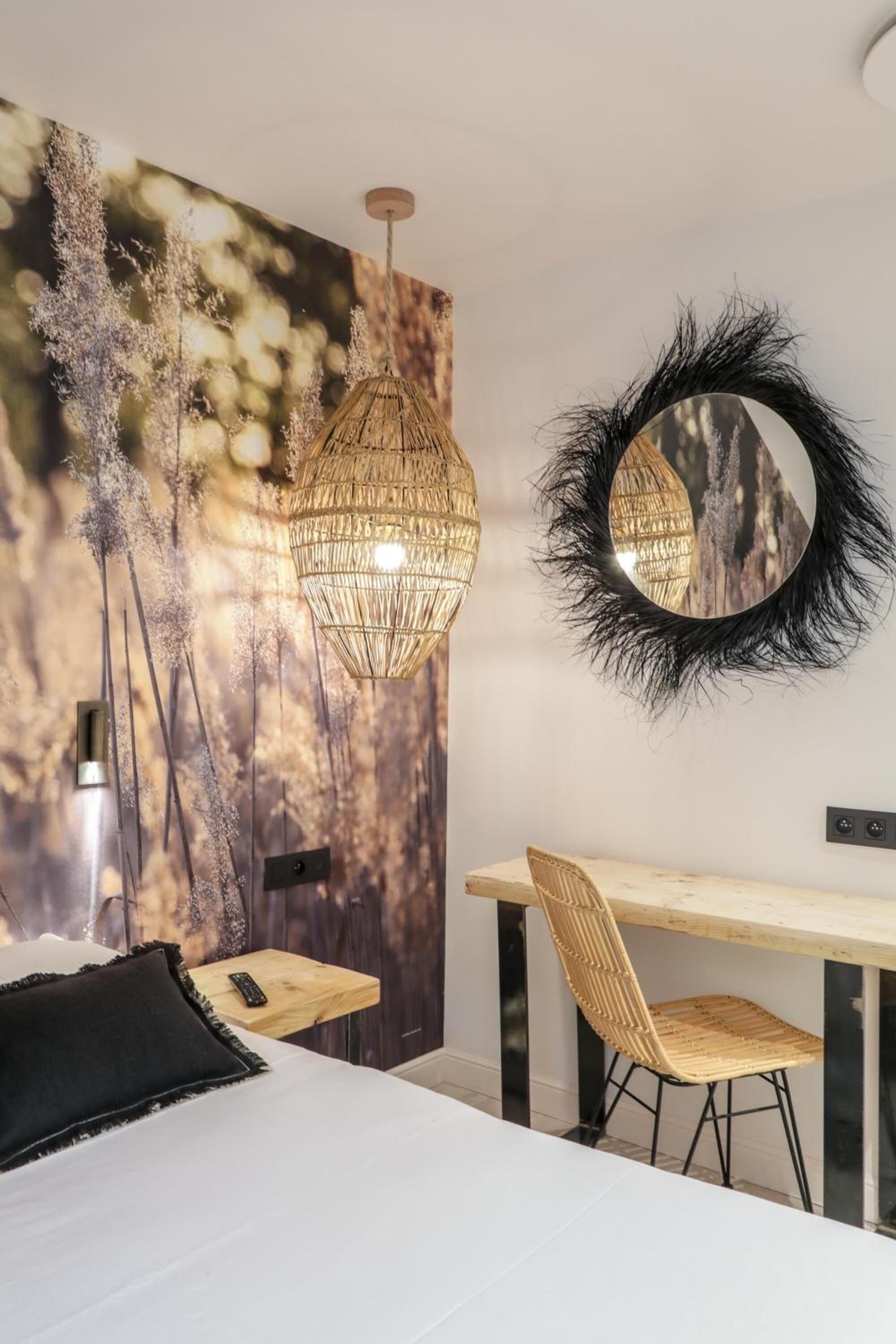 Individually decorated, individually furnished, desk, soundproofing