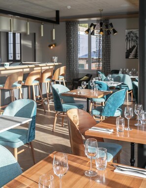 Déjeuner et dîner servis sur place