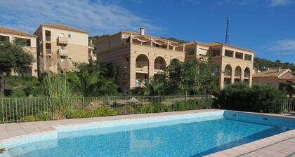 encantador estudio en residencia con piscina