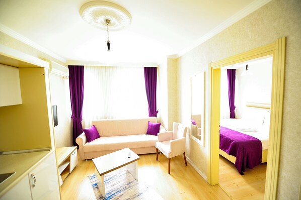 Refrigerador, placa de cocina, tetera/pava eléctrica