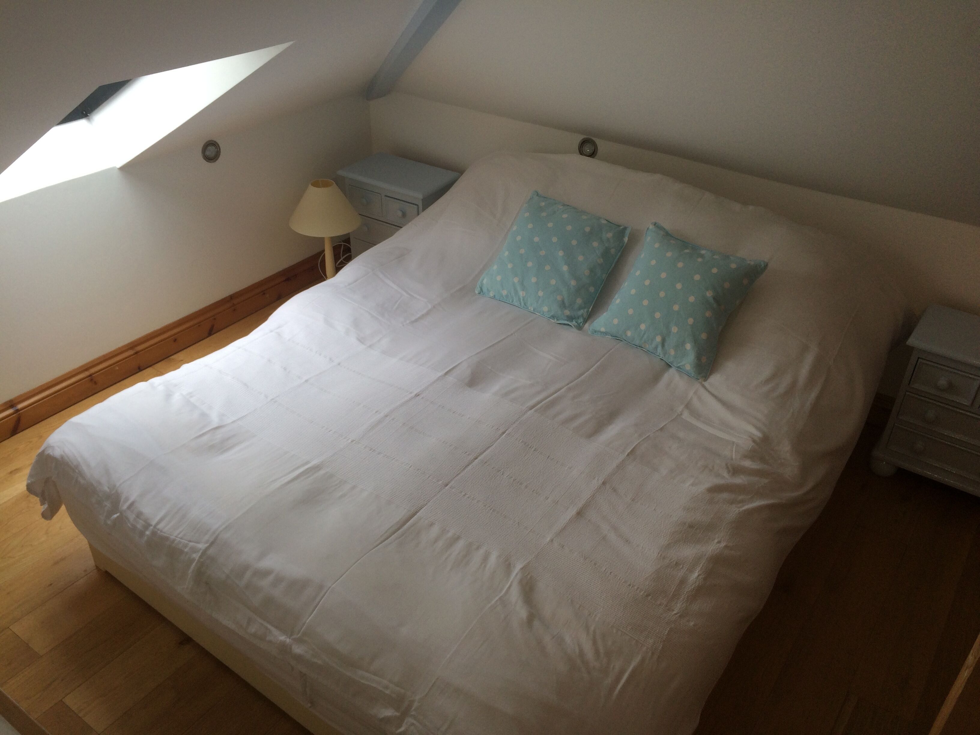 WiFi, bed sheets