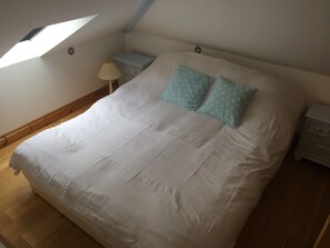 WiFi, bed sheets