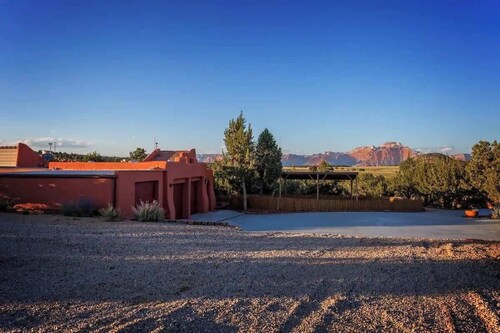 Smithsonian Retreat | Enjoy Zion Skyline Views