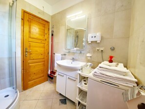 Hair dryer, towels - Villa Mar - Superior Two-Bedroom Apartment with Balcony (Dubrovnik)