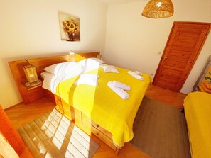 2 bedrooms, iron/ironing board, WiFi, bed sheets