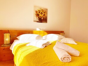 2 chambres, fer et planche à repasser, Wi-Fi, draps fournis