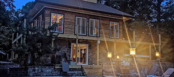 Skyuka Chalet Wooded Retreat | Spa, Pool, Firepit