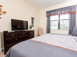 House | 8 bedrooms, desk, travel cot, free WiFi