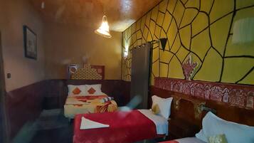 Triple Room | Free WiFi, bed sheets