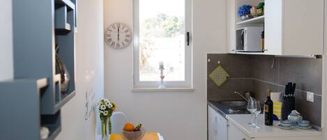 Fridge, microwave, stovetop, coffee/tea maker