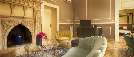 Suite | Living area | Flat-screen TV