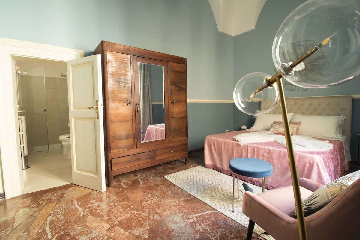 Deluxe Apartment, Courtyard View | Memory foam beds, individually decorated, individually furnished