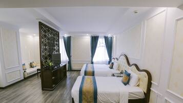 Habitación familiar, vista al mar, frente al mar | Ropa de cama de alta calidad, minibar y escritorio
