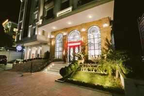 Front of property - evening/night - Vincent Halong Hotel (Ha Long)