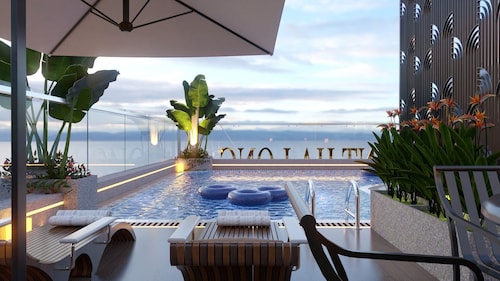 Vincent Halong Hotel