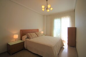 Cribs/infant beds, free WiFi, bed sheets