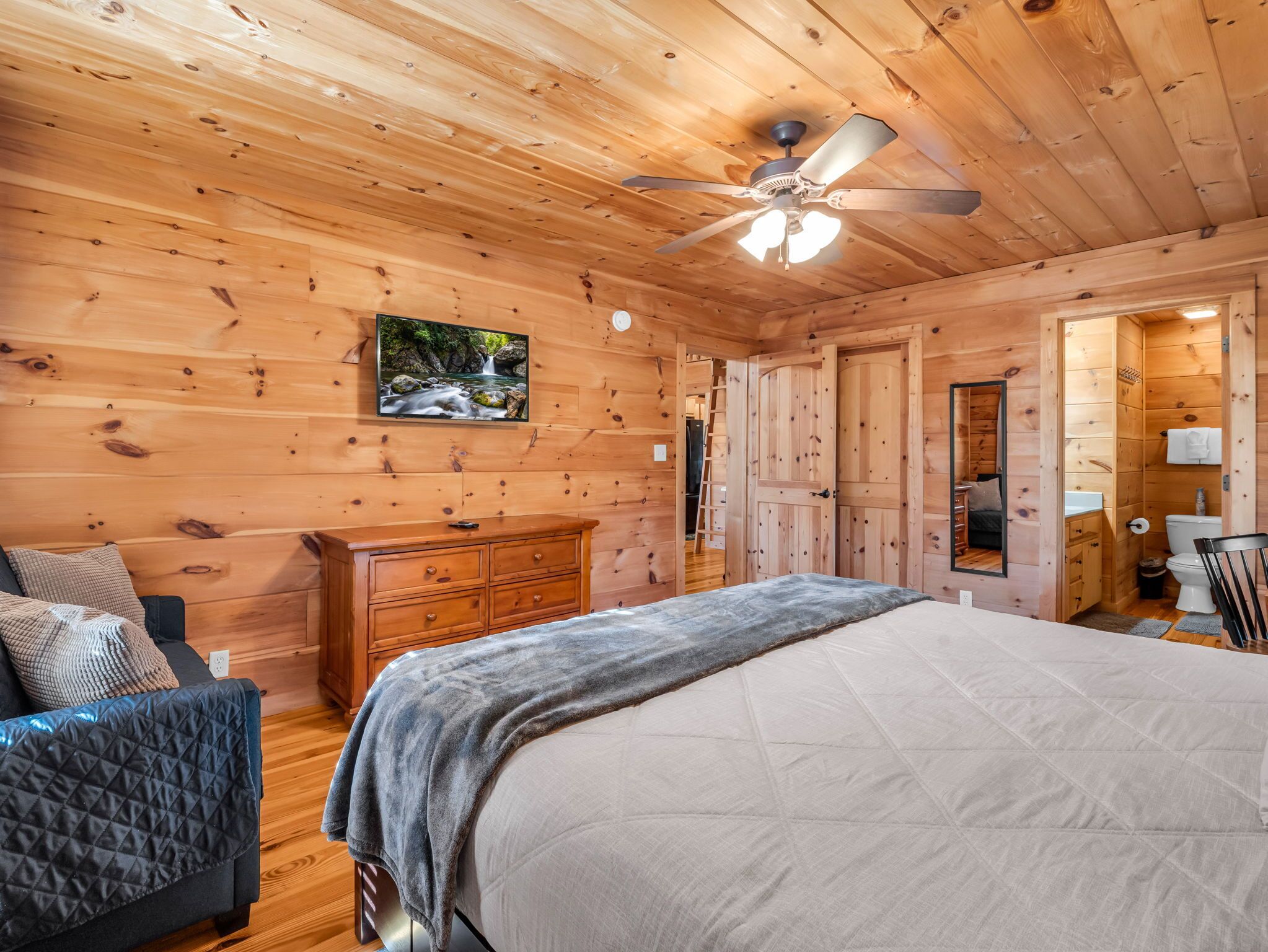 2 多间卧室、熨斗/熨衣板、WiFi、床单