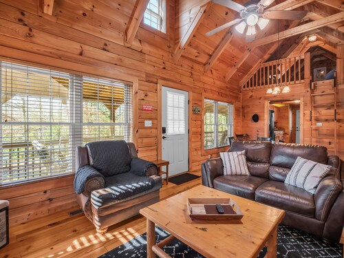 Cozy Carolina Private Cabin with Firepit - Gated Community