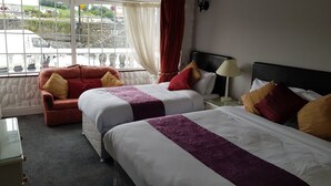 Blackout drapes, iron/ironing board, WiFi (free), bed sheets - The River's Edge Guest House (Killorglin)