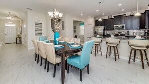 6 bedrooms, desk, free WiFi - 6BR ChampionsGate Pool Home (Davenport)