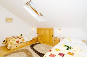 2 bedrooms, iron/ironing board, WiFi, bed sheets