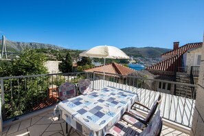 Outdoor dining - Apartments Todo - Two Bedroom Apartment with Terrace (Dubrovnik)