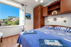 2 bedrooms, WiFi, bed sheets