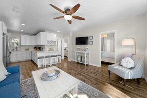 Fernseher, Kamin, Arbeitsbereiche