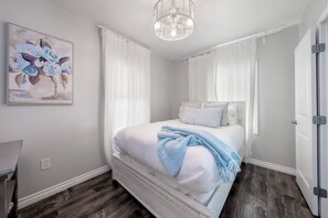 2 bedrooms, iron/ironing board, WiFi, bed sheets