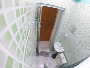 Habitación doble | Tabla de planchar con plancha, wifi gratis, ropa de cama