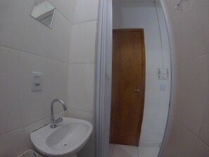 Habitación con 2 camas individuales | Baño | Ducha