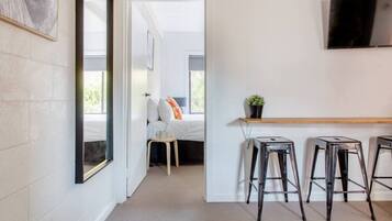1 bedroom, desk, iron/ironing board, WiFi