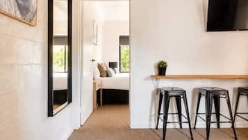 1 chambre, bureau, fer et planche à repasser, Wi-Fi