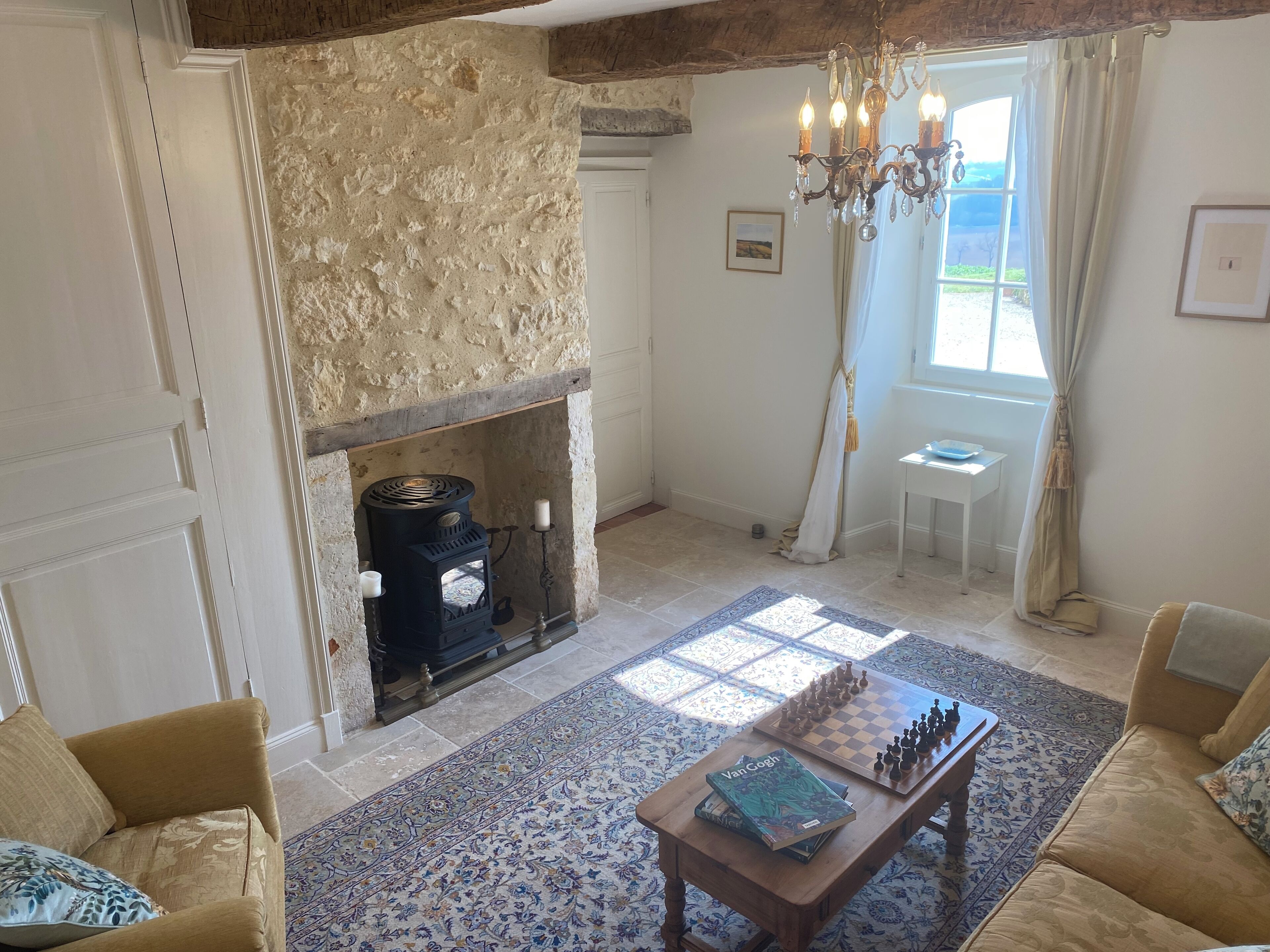 电视、DVD 播放器、乒乓球、书