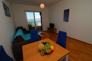 Dining - Apartments Kula - Comfort One Bedroom Apartment with Balcony and Sea View-B4 (Drace)