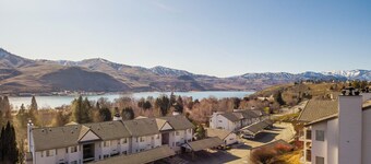 Park Pointe A302 - Community Pool/Hot tub!