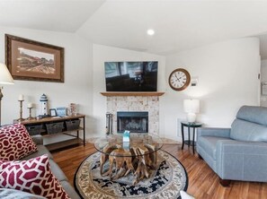 TV, fireplace - Park Pointe A302 - Community Pool/Hot tub! (Chelan)