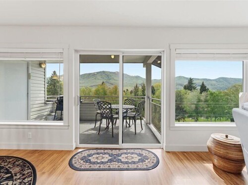 Park Pointe A302 - Community Pool/Hot tub!