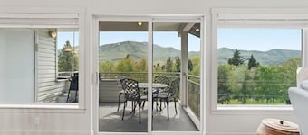 Park Pointe A302 - Community Pool/Hot tub!