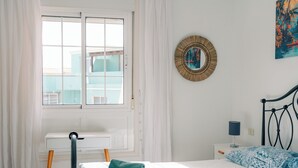 Comfort Double Room, Private Bathroom - Aloe Vera Shared House - Hostel (Granadilla de Abona)
