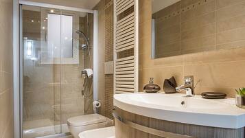 Appartement, 2 chambres | Salle de bain