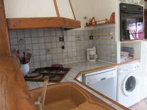 Een koelkast, een oven, een vaatwasser