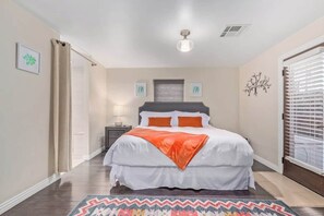 3 bedrooms, desk, iron/ironing board, WiFi