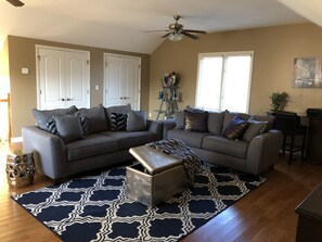 Smart TV, fireplace
