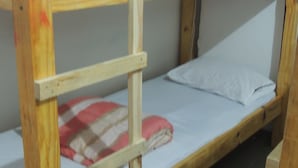 Iron/ironing board (on request), WiFi (free), bed sheets - Deck Hostel (São Paulo)