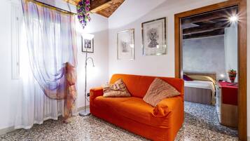 Apartment, 2 Schlafzimmer | Wohnbereich | Flachbildfernseher