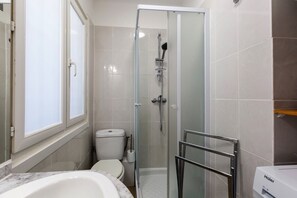 Hair dryer, towels, soap, shampoo - Studio 3 stars in the heart of Juan les Pins (Antibes)