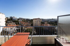 Outdoor dining - Studio 3 stars in the heart of Juan les Pins (Antibes)