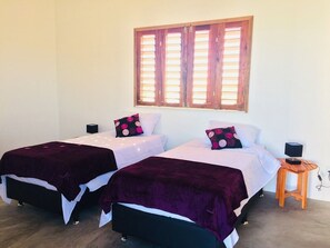 Comfort-Zimmer, Poolblick | Schreibtisch, kostenloses WLAN, Bettwäsche